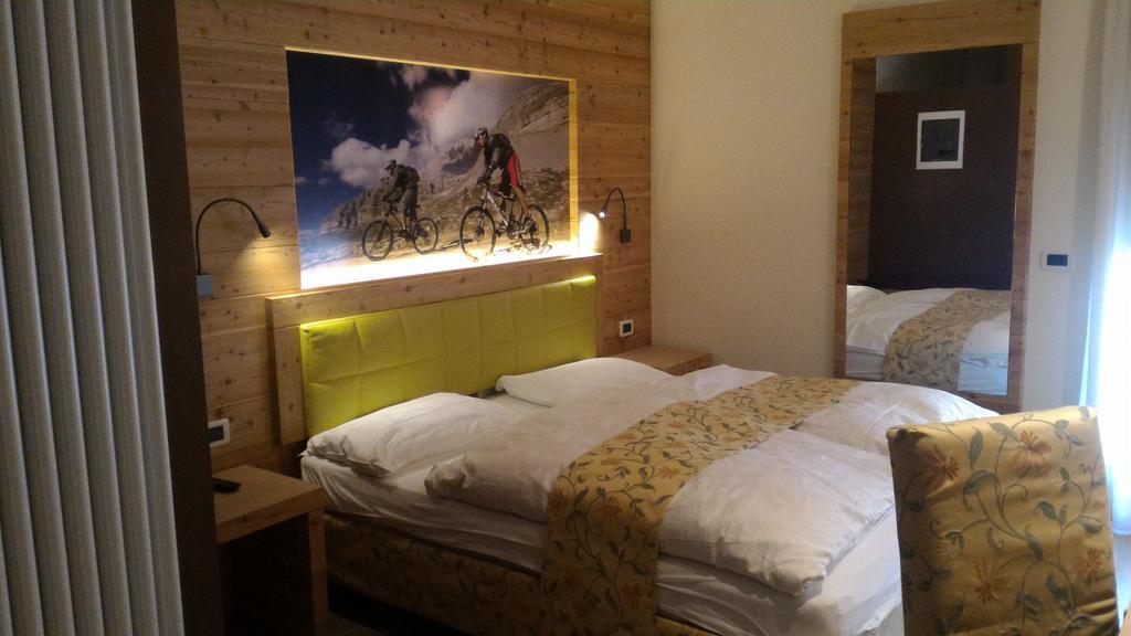 Hotel Eccher 3 Stelle Superior 메차나 객실 사진